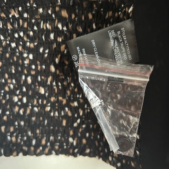 ASTR The Label Black Taupe Geo Print Ruched Blouse, NWT - Picture 5 of 7